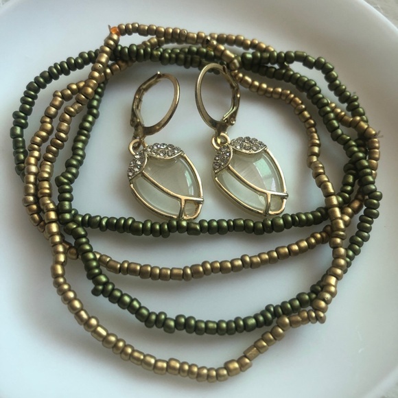 1 pair of beautiful dangle earrings +4 bead bracelets - Picture 1 of 5